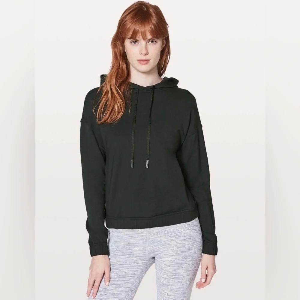 Lululemon Twisted & Tucked Pullover in Black